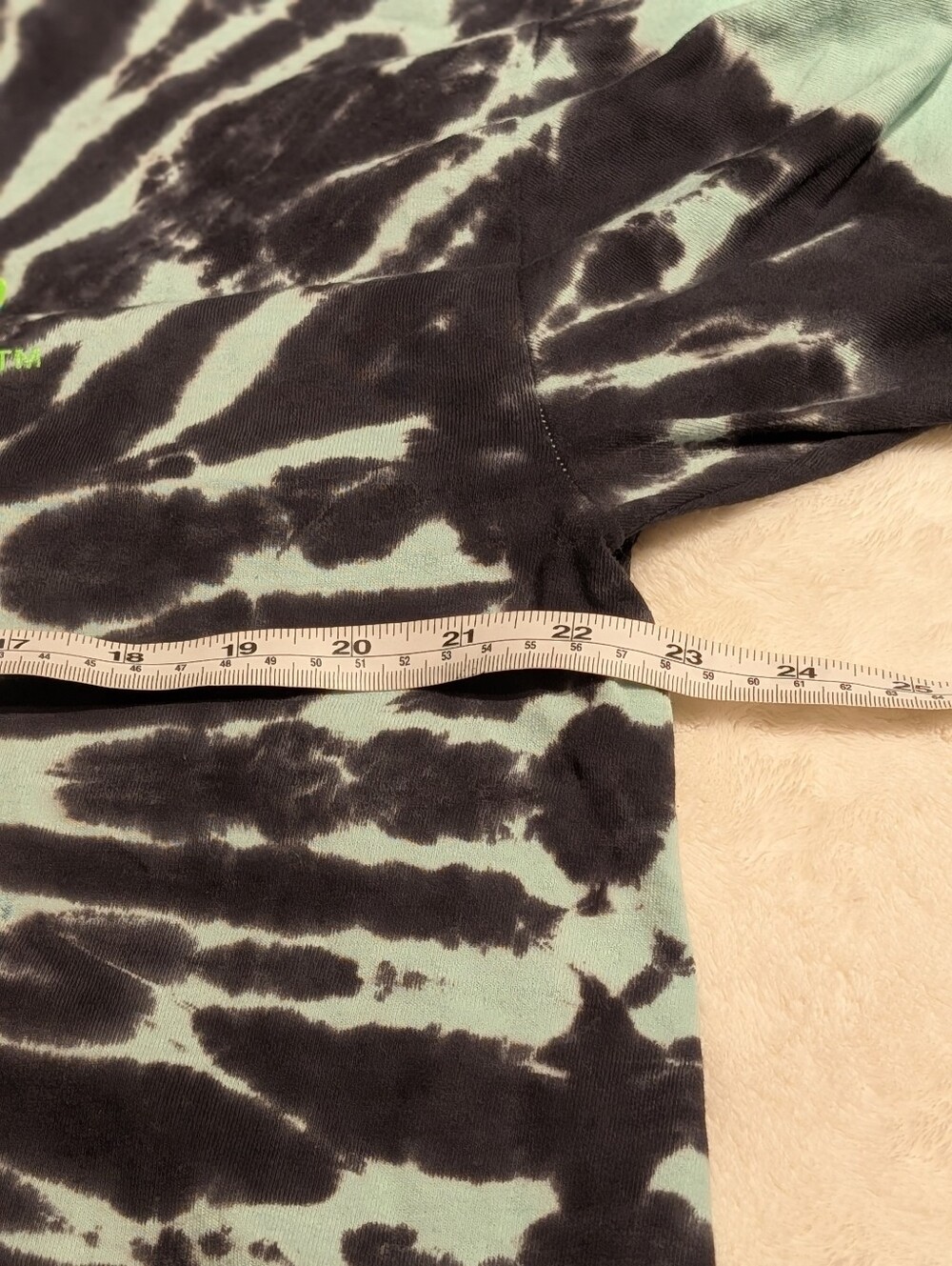 Goosebumps Tie-Dye Graphic Tee in Black and Mint. 2xl - Picture 4 of 4